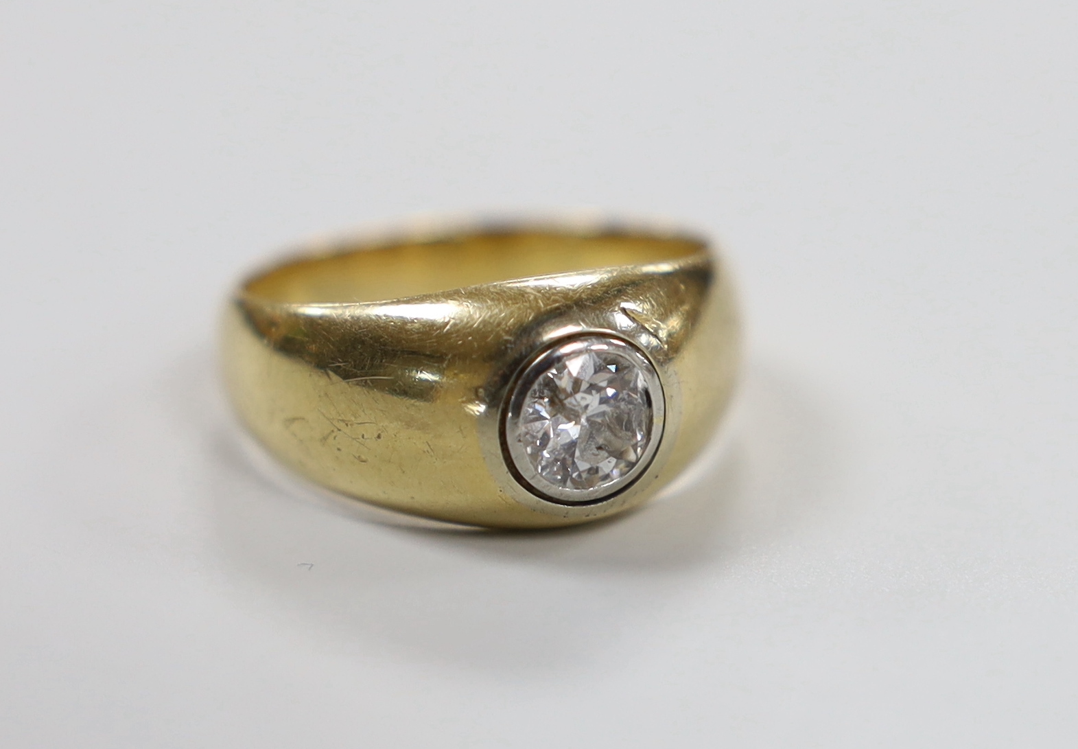 An 18k yellow metal and collet set solitaire diamond ring, size U/V, gross weight 9.7 grams